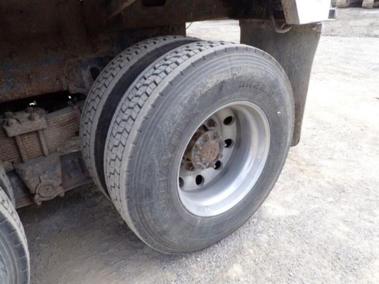 2015-freightliner-114sd-image-58