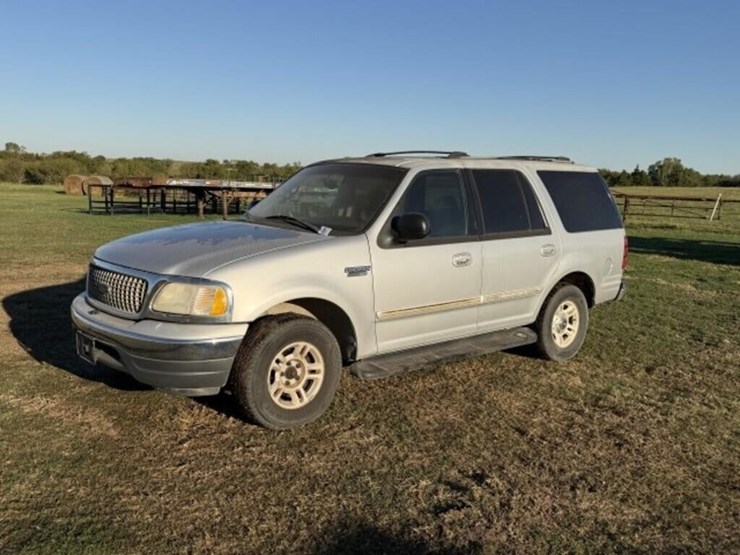 2001-ford-expedition-xlt-image-1