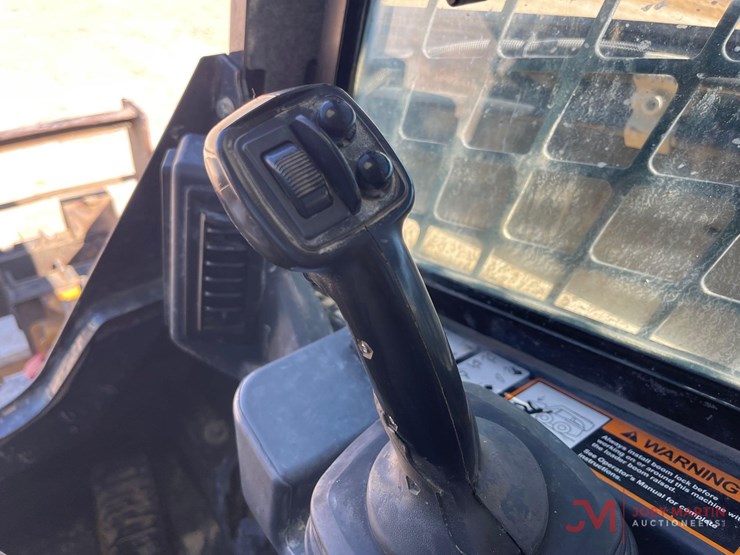2023-deere-332g-image-21