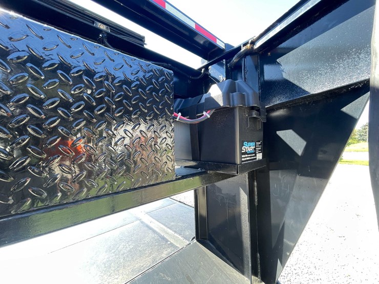 #640-•-2023-gator-gooseneck-trailer-(has-wi-prior-salvage-title)-(seymour,-wi)-image-16