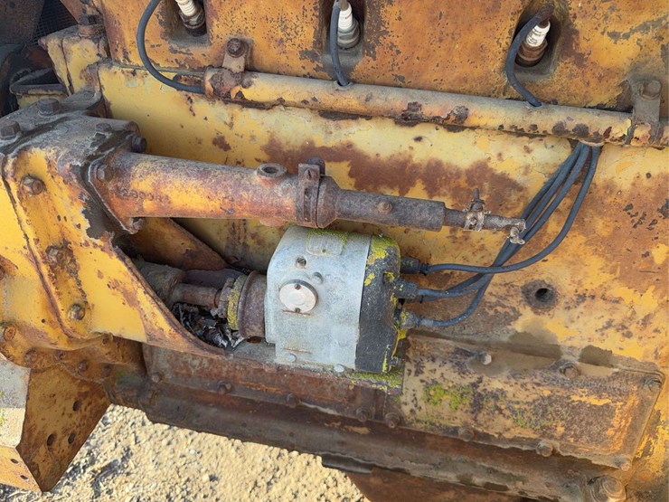 caterpillar-thirty-image-16