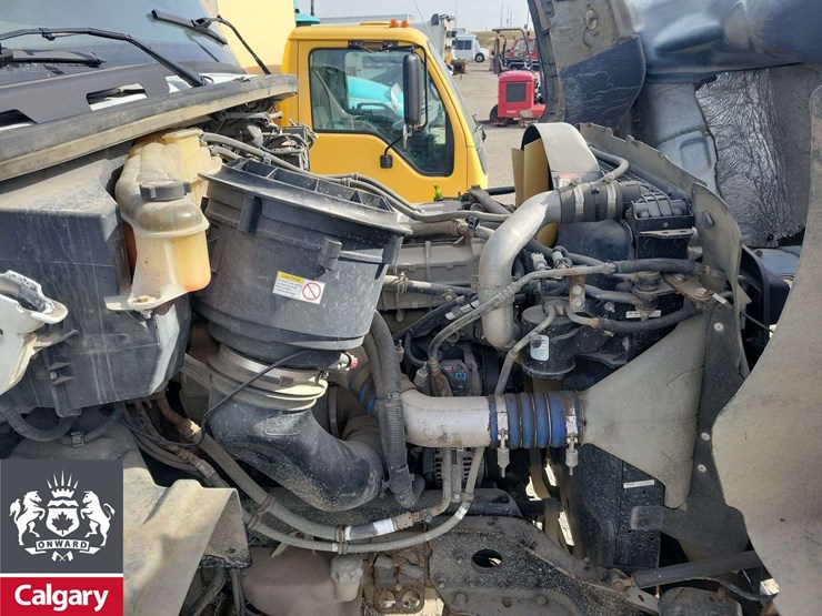 2016-freightliner-114sd-image-37