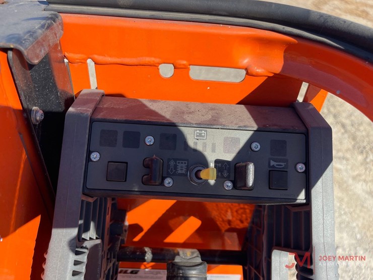 2015-jlg-1230es-image-18