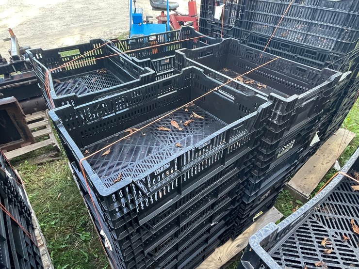 #3221-•-pallet-of-stackable-poly-crates-image-4