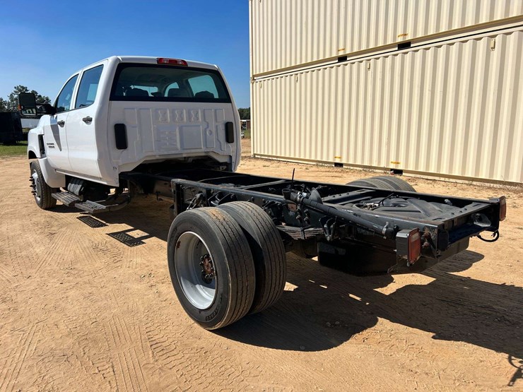 2019-chevrolet-silverado-5500hd-image-2