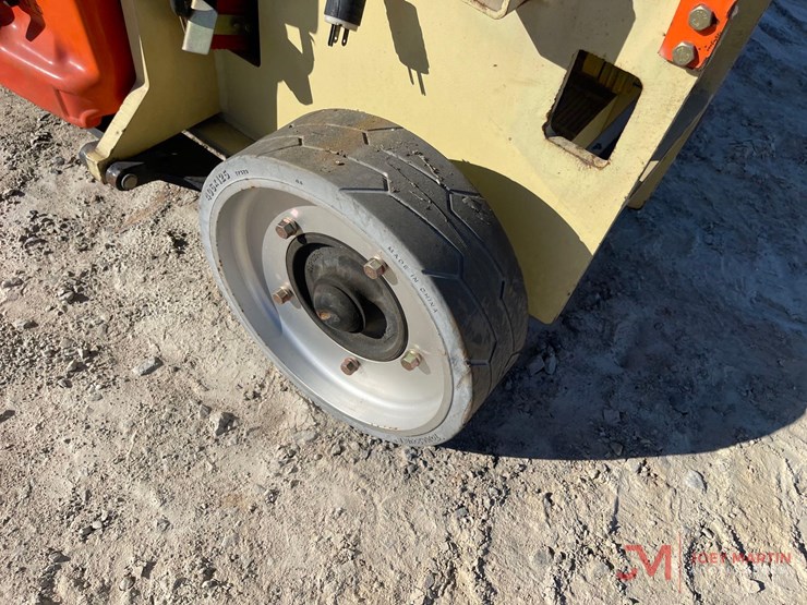 2015-jlg-2630es-image-9