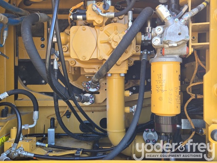 2019-caterpillar-352-image-44