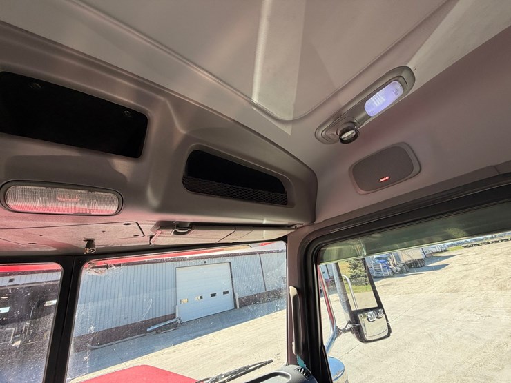 2020-peterbilt-389-image-49