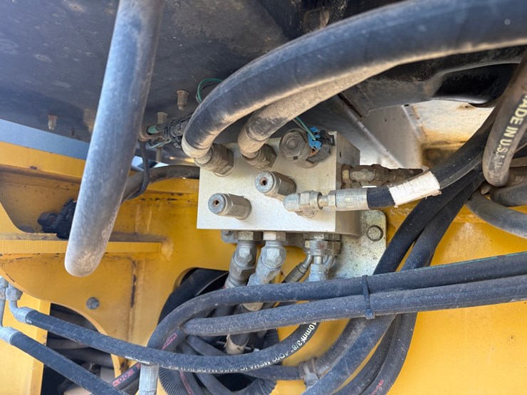 deere-672d-image-79