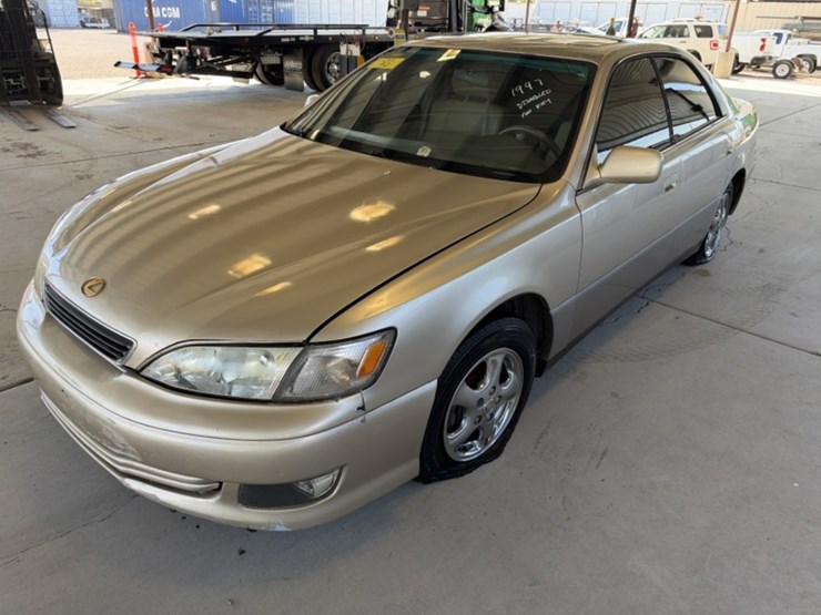 1997-lexus-es300-sdn-image-4