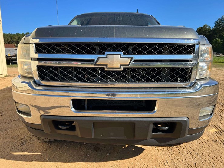 2011-chevrolet-silverado-2500hd-ltz-image-2