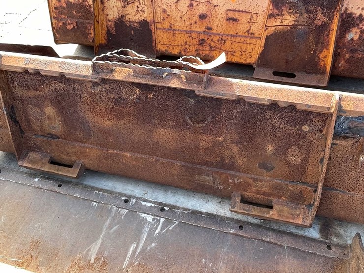 #1813-•-skid-steer-straight-edge-bucket-image-4