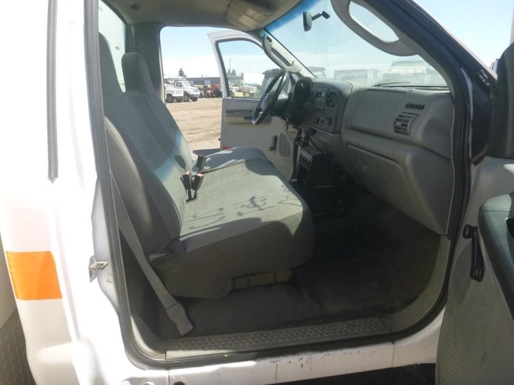 2005-ford-f450-image-19
