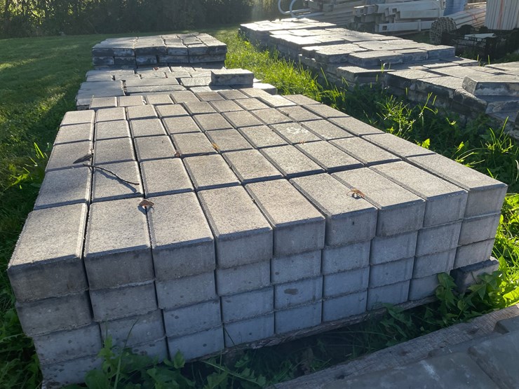 #3178-•-pallet-of-decorative-landscape-block-image-3