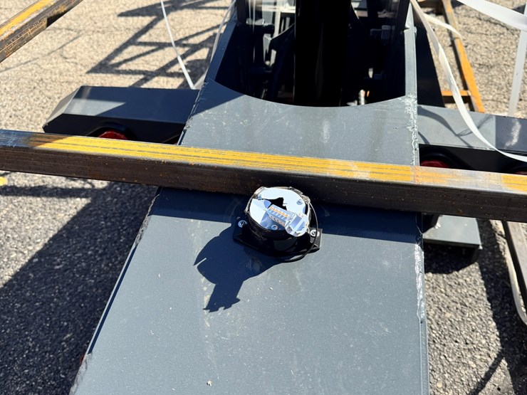 future-fifth-wheel-wrecker-attachment-...-missing-orange-light-image-5