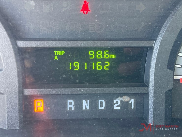 2014-ford-cargo-image-25