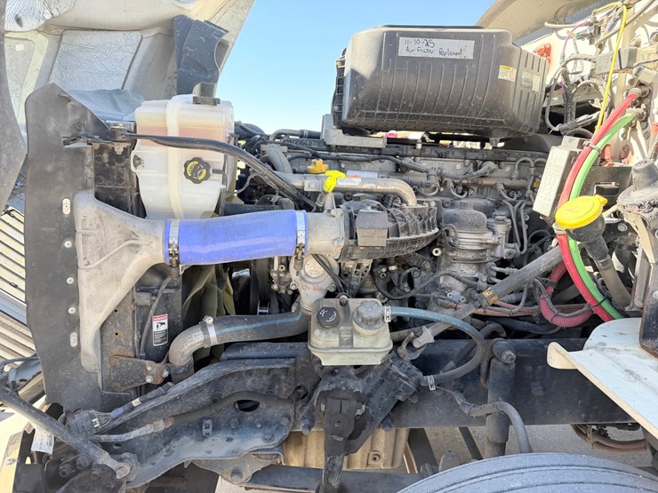 #1726-•-2019-western-star-day-cab-truck-tractor-image-57
