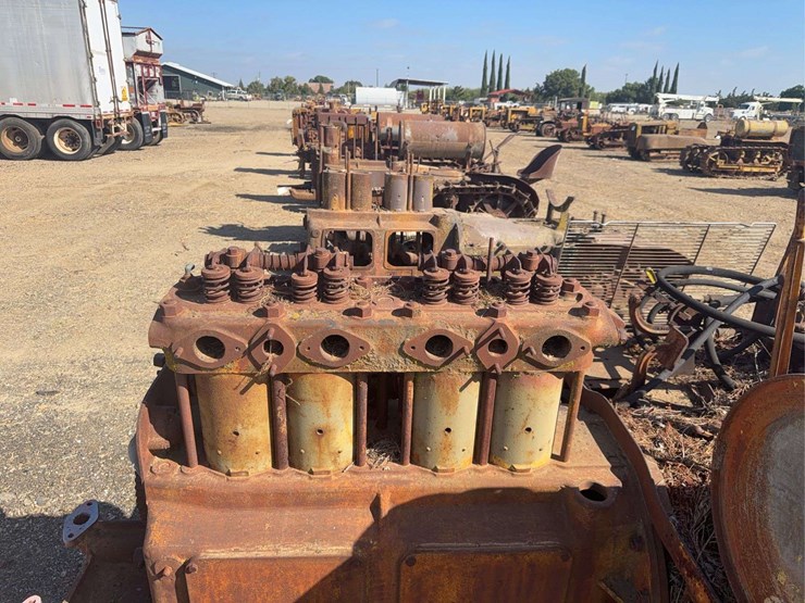 caterpillar-thirty-image-10