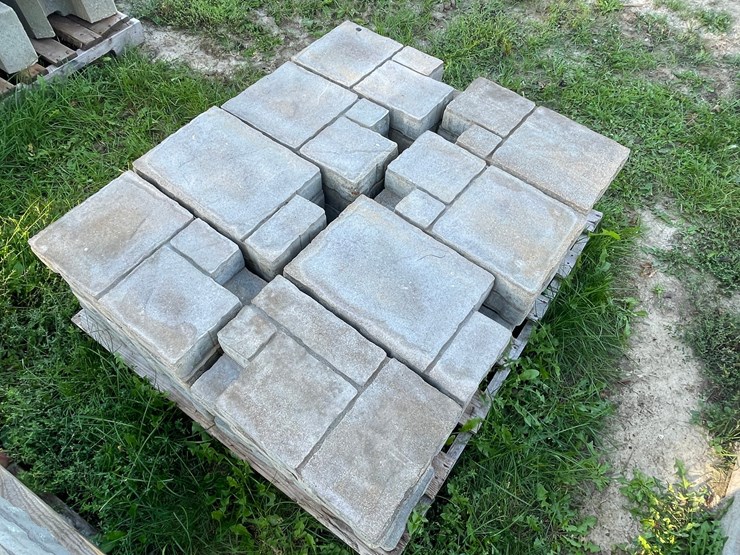 #3193-•-(2)-pallets-of-decorative-pavers-image-7