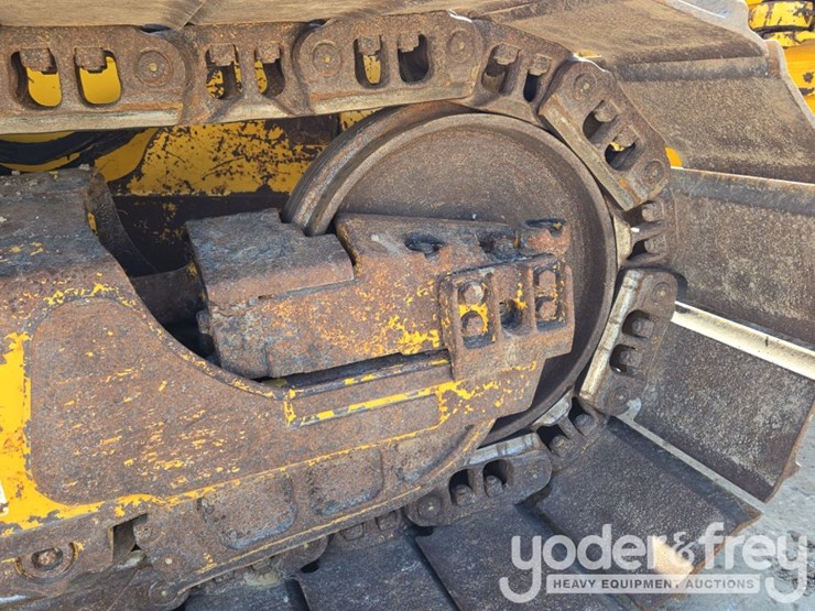 2020-komatsu-d39px-24-image-19