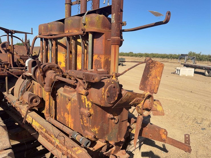 caterpillar-60-image-22