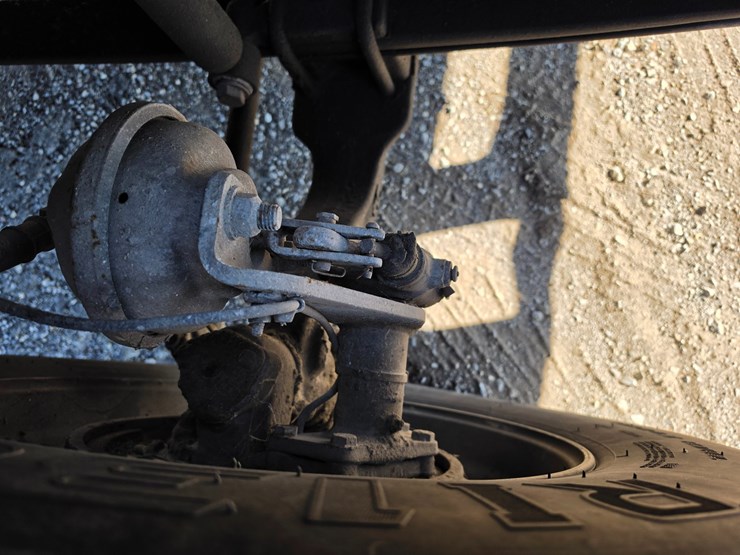 2016-freightliner-columbia-120-image-37