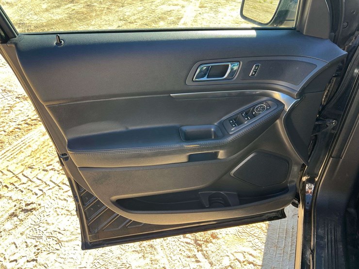 2015-ford-explorer-image-9