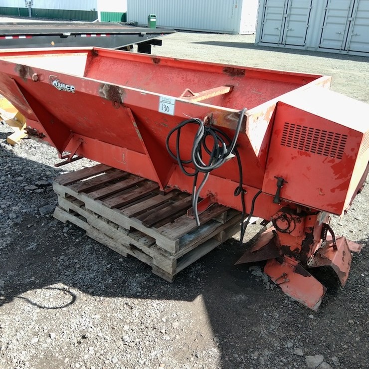 HENDERSON CHIEF 4'X8' SALT SPREADER
