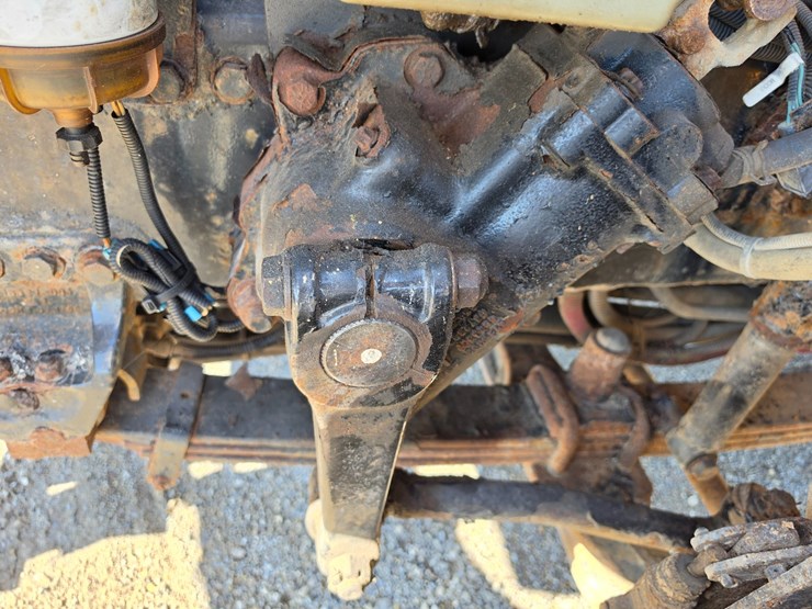 2011-freightliner-m2-106-image-54