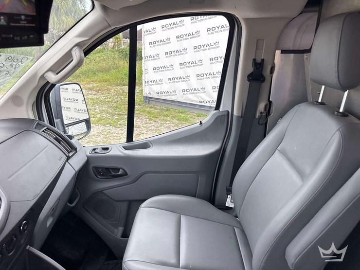 2019-ford-transit-image-14