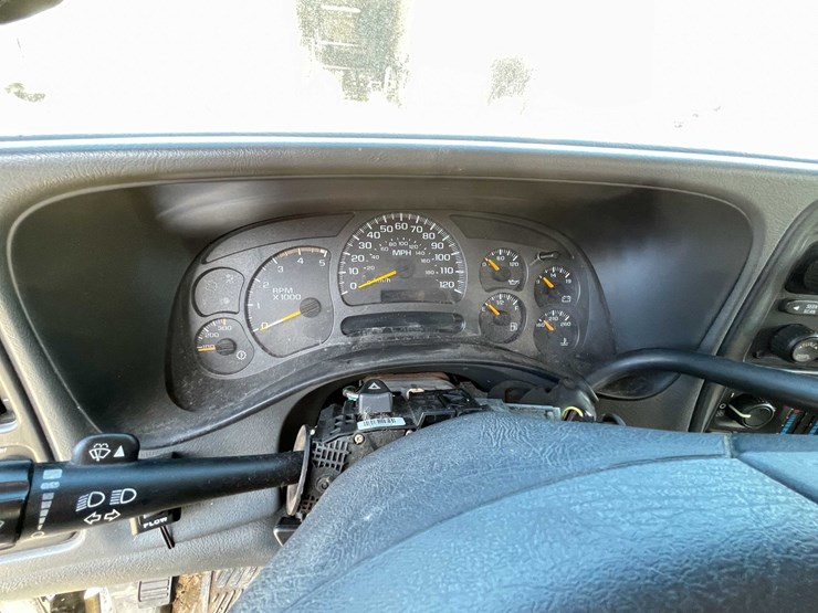 2004-gmc-2500hd-image-53