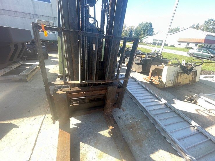 #1798-•-clark-lp-forklift-image-3
