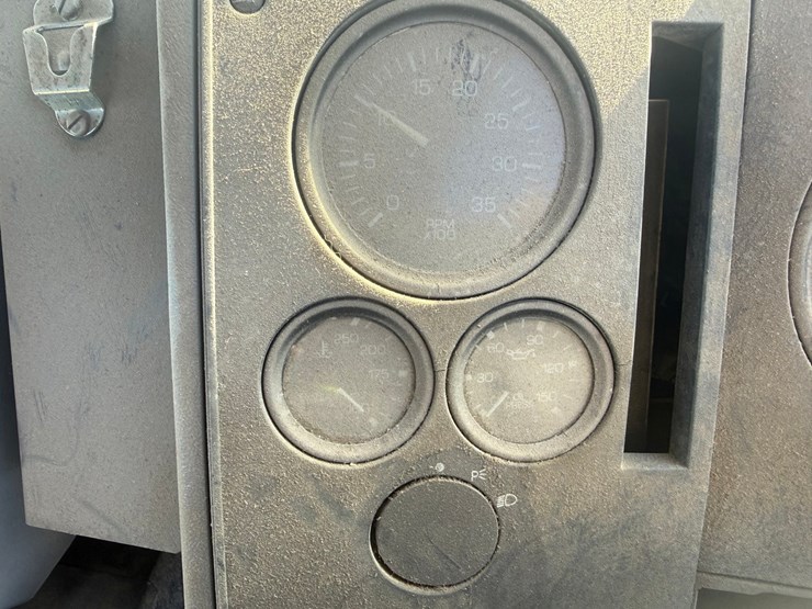 2002-freightliner-fc70-image-70