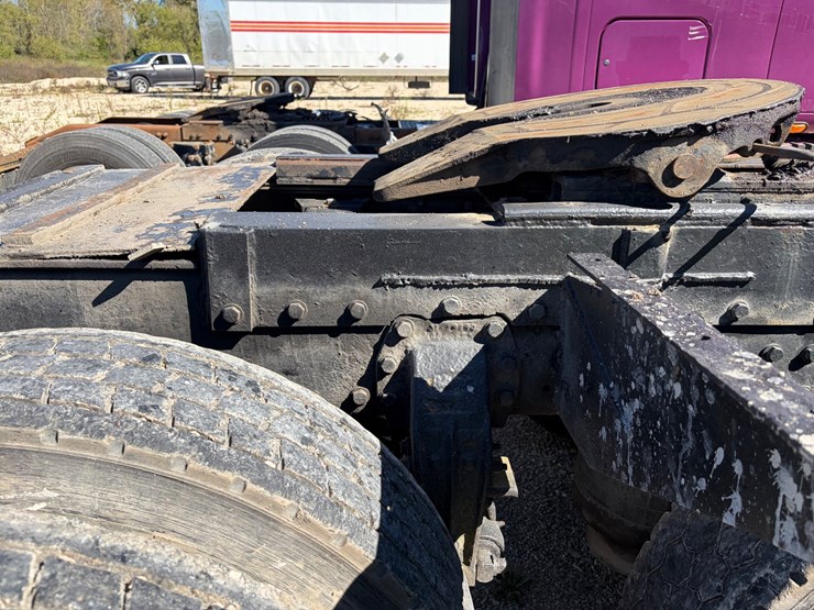 1993-peterbilt-379-image-12