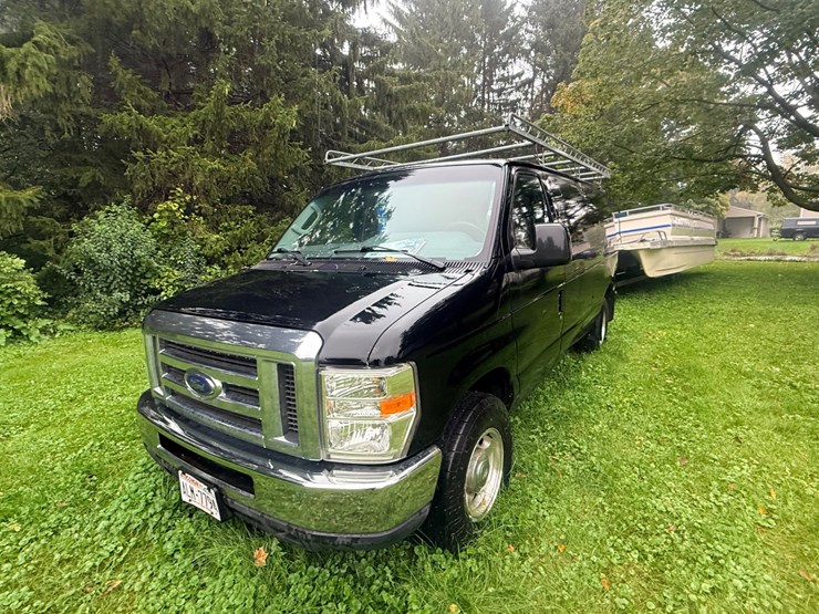 2013-ford-cargo-image-2