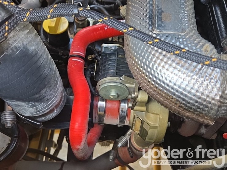 2023-caterpillar-416-image-44