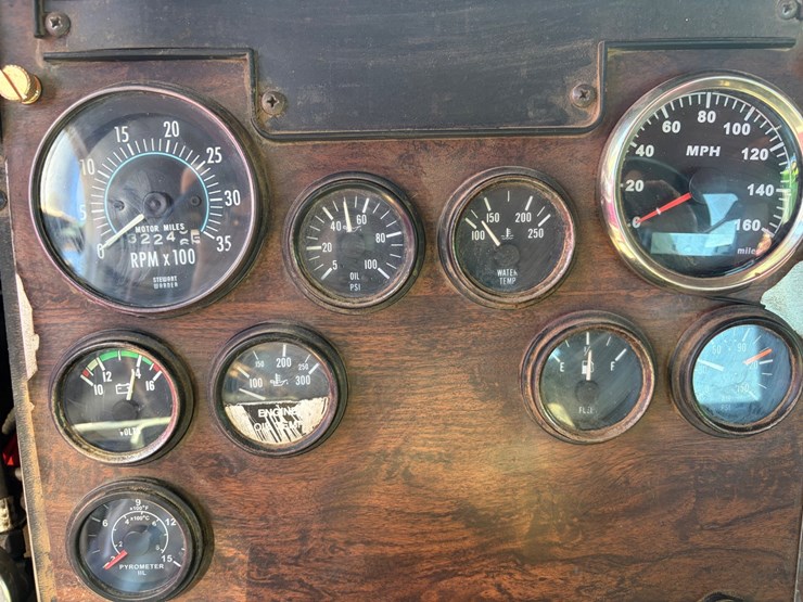 1993-peterbilt-379-image-27