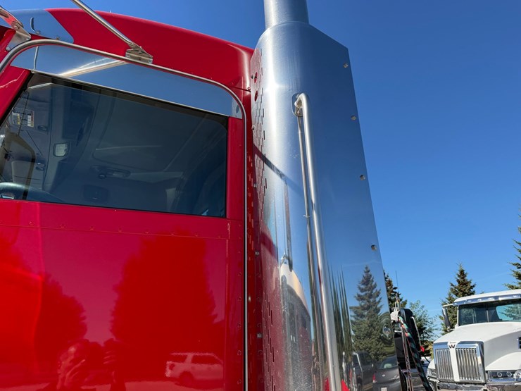 2020-peterbilt-389-image-14