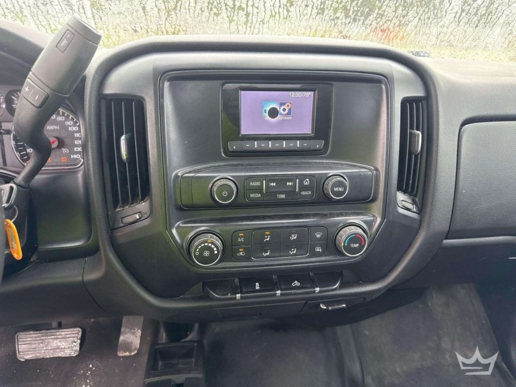 2015-chevrolet-silverado-2500-image-18