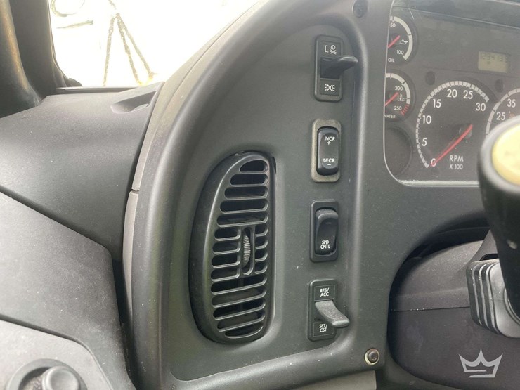 2015-freightliner-b2-image-18