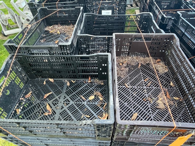 #3220-•-pallet-of-stackable-poly-crates-image-4