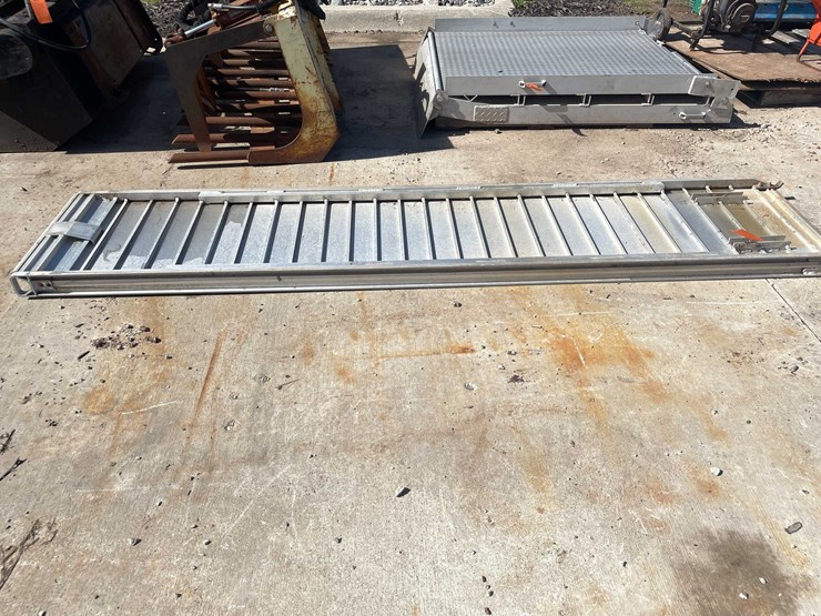 #1841-•-box-truck-ramp-image-2