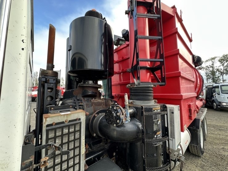 2008-sterling-l9500-image-16