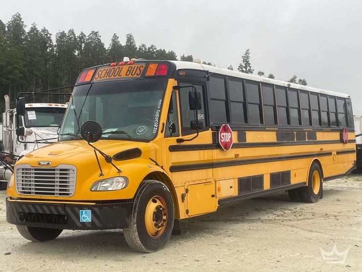 2015-freightliner-b2-image-1