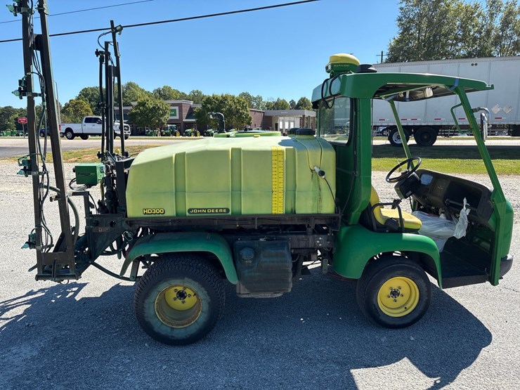 john-deere-300-image-9