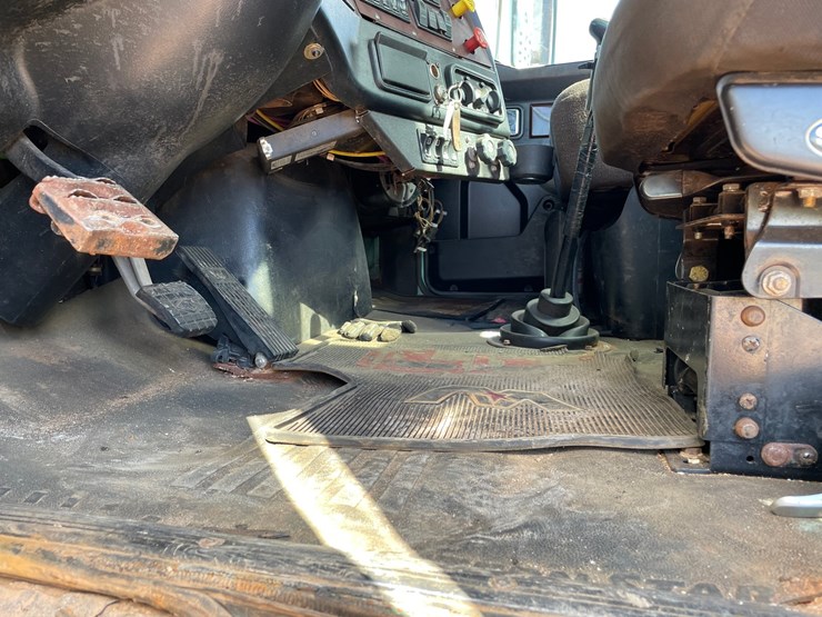 2015-western-star-4900sb-image-71