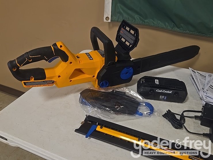 unused-6-pc-cub-cadet-tool-kit-c/w-ht24e-hedge-trimmer,-cs160e-cordless-chainsaw,-lb600e-leaf-blower,-st16e-string-trimmer,-battery-image-4
