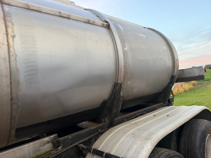 #1735-•-1984-certified-waste-tanker-image-26