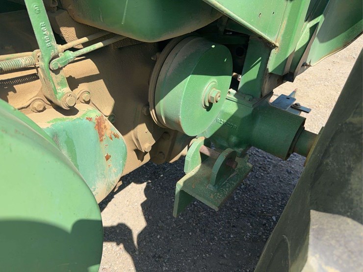 john-deere-820-image-26