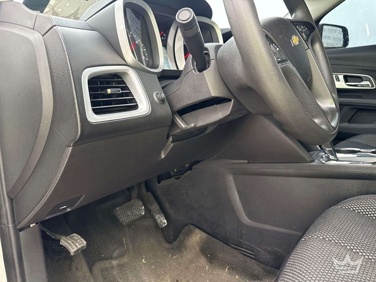 2017-chevrolet-equinox-image-14